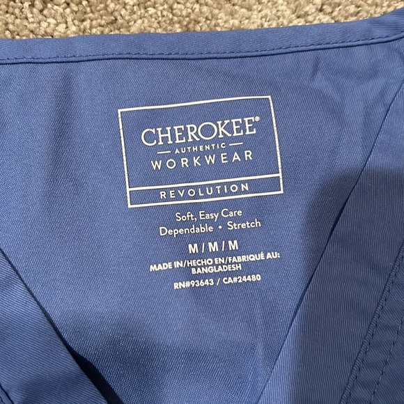 Cherokee Scrub Top - Picture 2 of 2